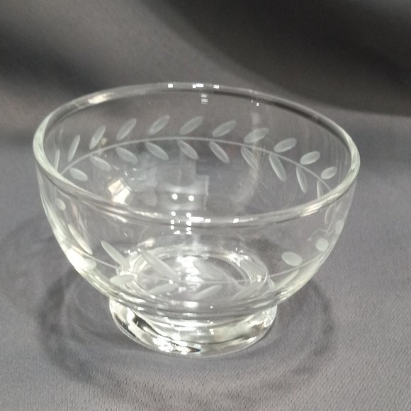 8 Vintage Clear Glass Etched Leaf Pattern Sherbet Bowls - Picture 4 of 11